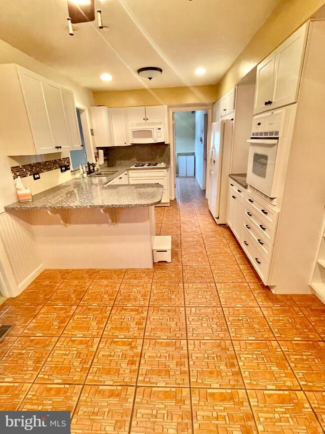 12711 Hoven Ln, Bowie, MD 20716 - photo 6