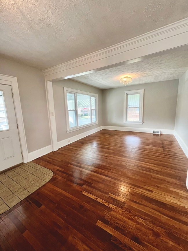 802 Harrison St, Princeton, WV 24740 - photo 4