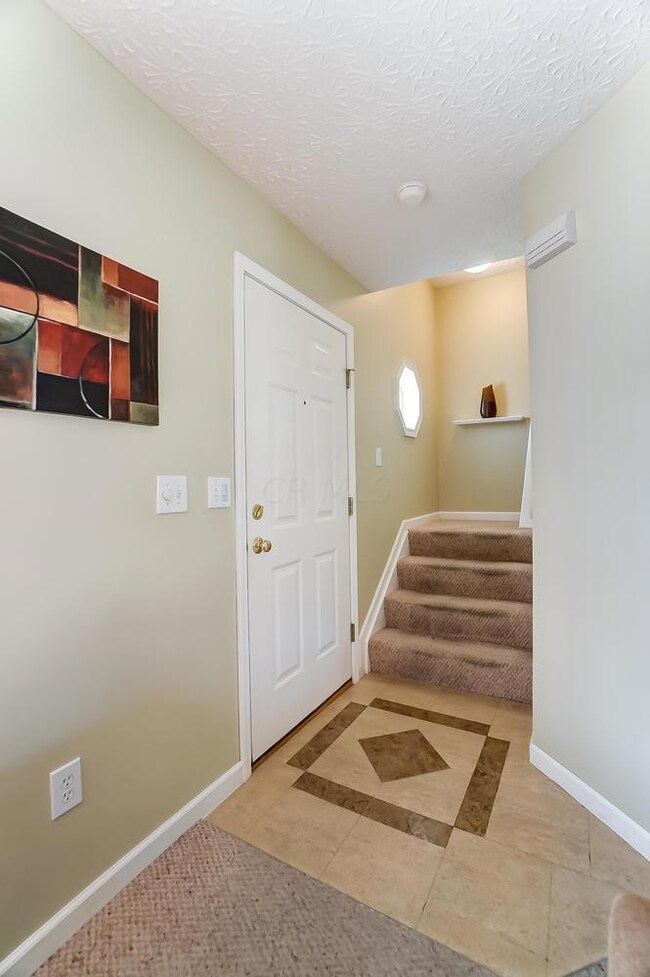 2993 Seeger St - Foyer