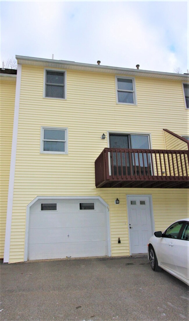 43 Albury Stone Cir unit U197, Nashua, NH 03063 - photo 2
