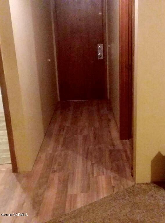 471 Konnowac Pass Rd hall
