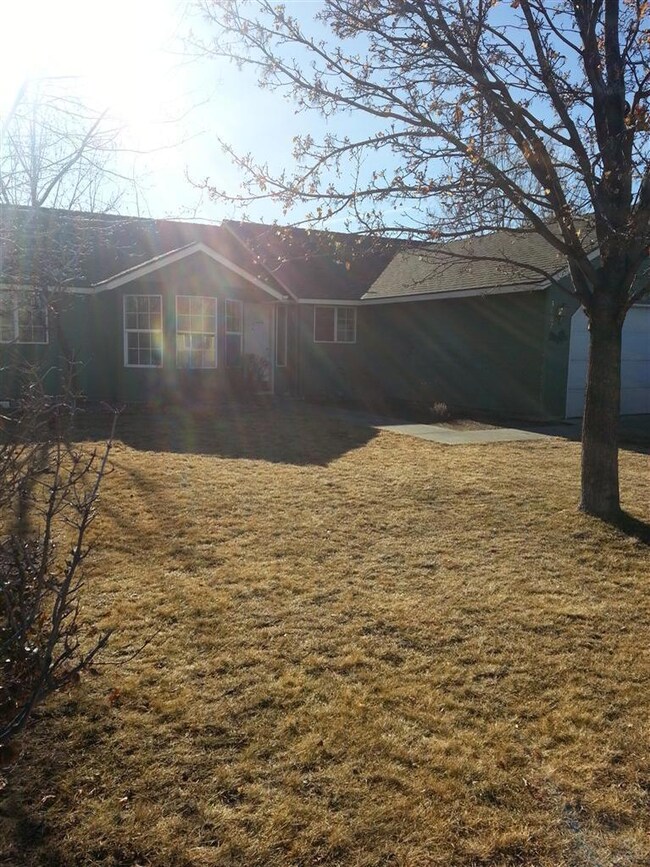 3002 SW Quartz Ave, Redmond, OR 97756 - photo 2