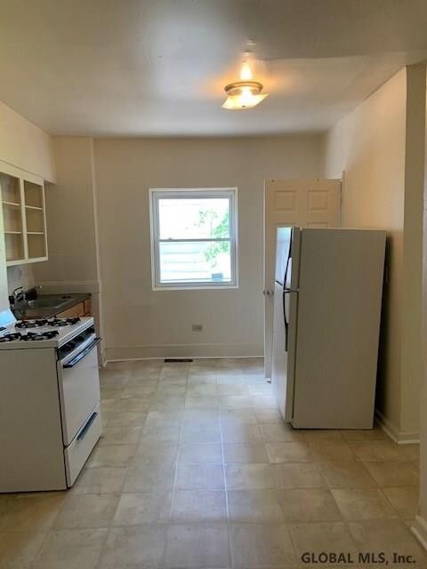 15 Moyston St unit 1st Floor Rear, Schenectady, NY 12307 - photo 5
