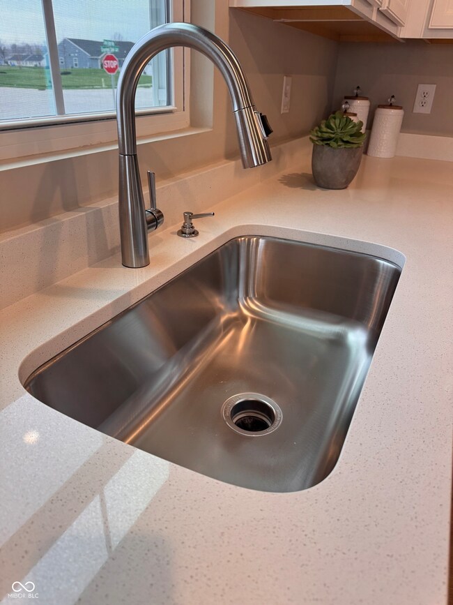 99 Gnarled Oak Ln, Whiteland, IN 46184 - photo 6