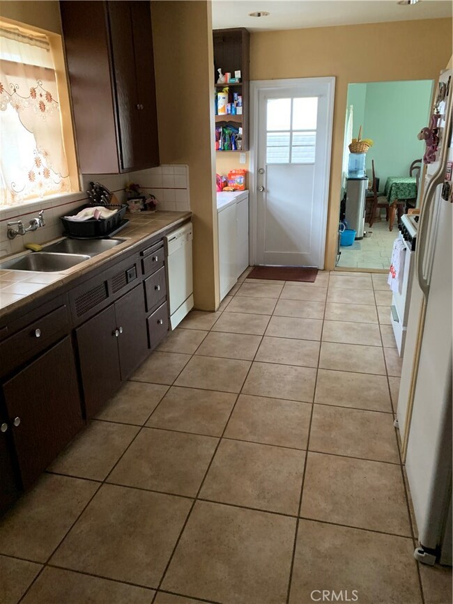 10315 S Freeman Ave, Inglewood, CA 90304 - photo 3