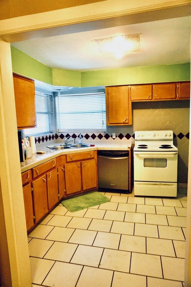 7605 Glass St, Houston, TX 77016 - photo 3