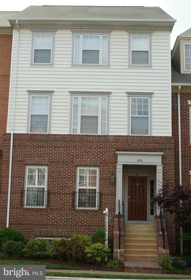 1606A Hunting Creek Dr, Alexandria, VA 22314 - photo 3