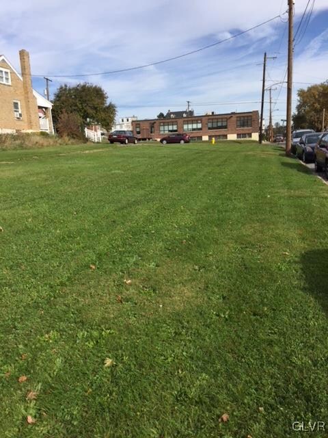 1028 S Lumber St, Allentown, PA 18103 - photo 2