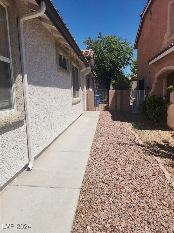 10560 Broadhead Ct, Las Vegas, NV 89135 - photo 5