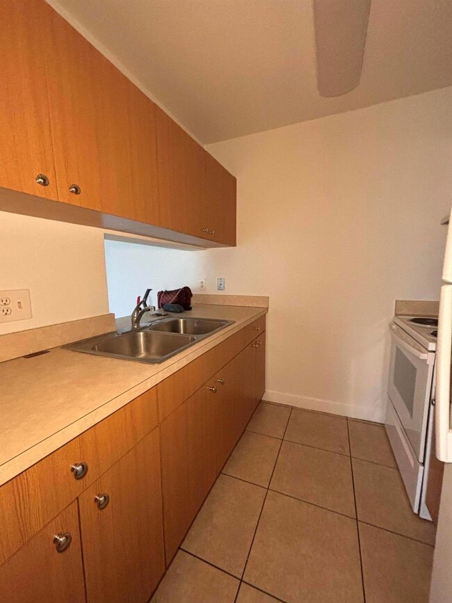 1798 Abbey Rd unit 102C, West Palm Beach, FL 33415 - photo 3