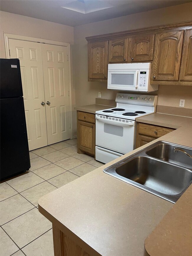 1112 W Spring St, Weatherford, TX 76086 - photo 3