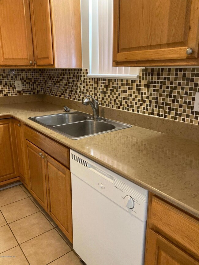 7346 El Barco Rd unit 4, Jacksonville, FL 32216 - photo 6