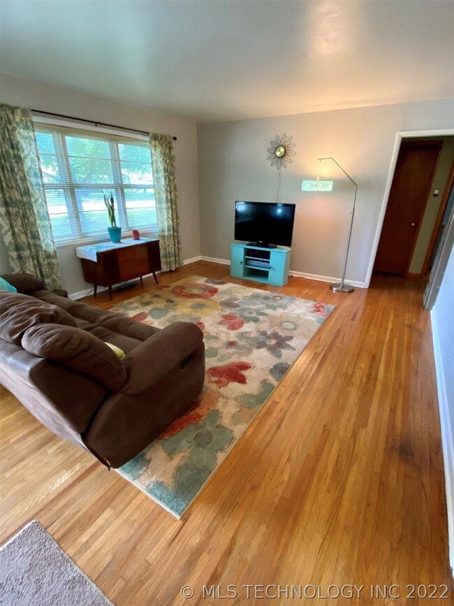 119 E Powell St, Claremore, OK 74017 - photo 3