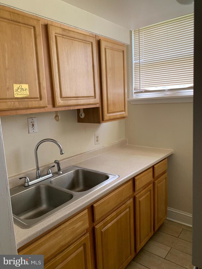4227 Newport Ave unit B, Baltimore, MD 21211 - photo 4