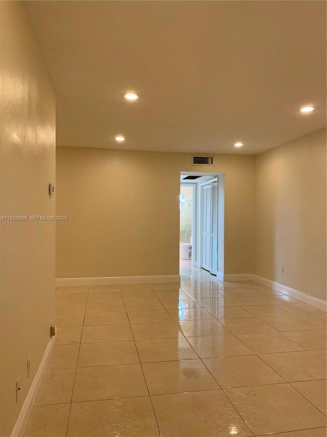 1450 Atlantic Shores Blvd unit 204, Hallandale Beach, FL 33009 - photo 5