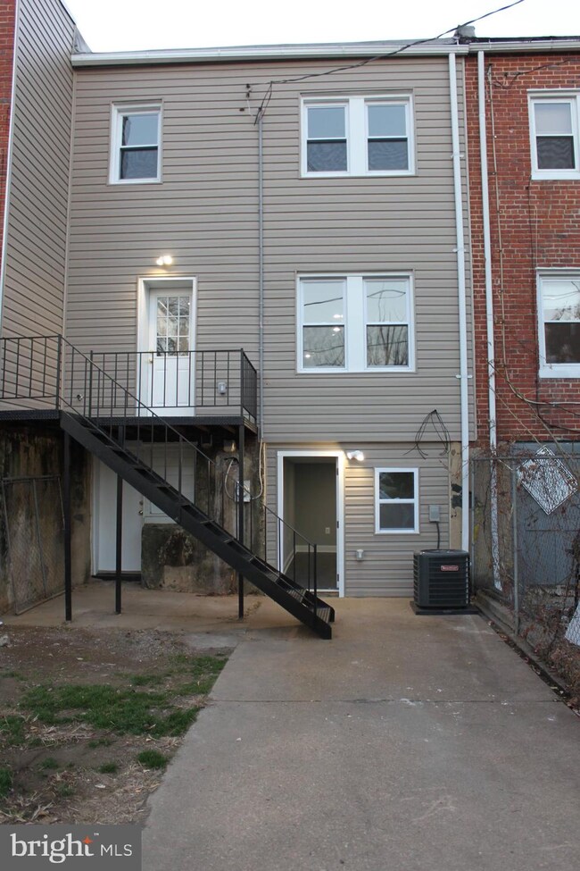 727 Mount Holly St, Baltimore, MD 21229 - photo 3