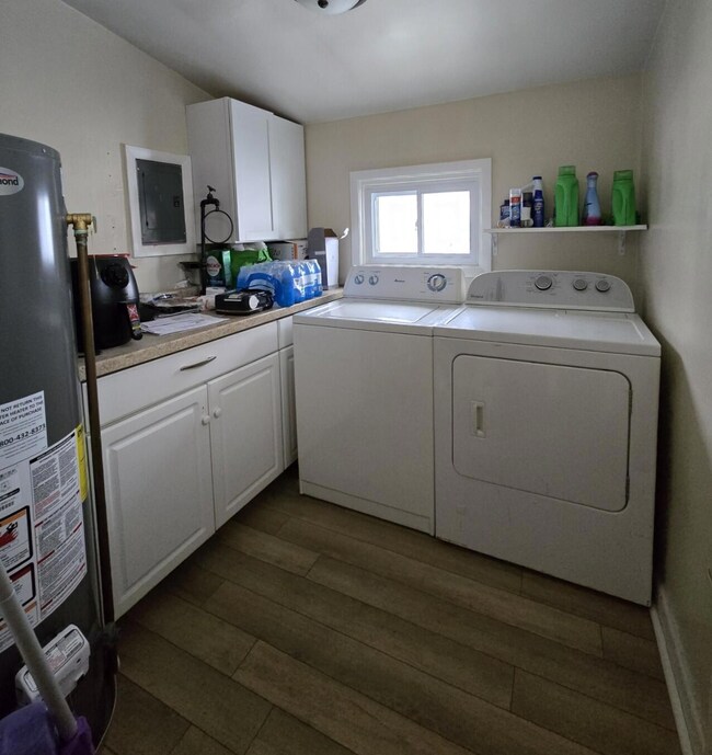 Laundry room/side entrance