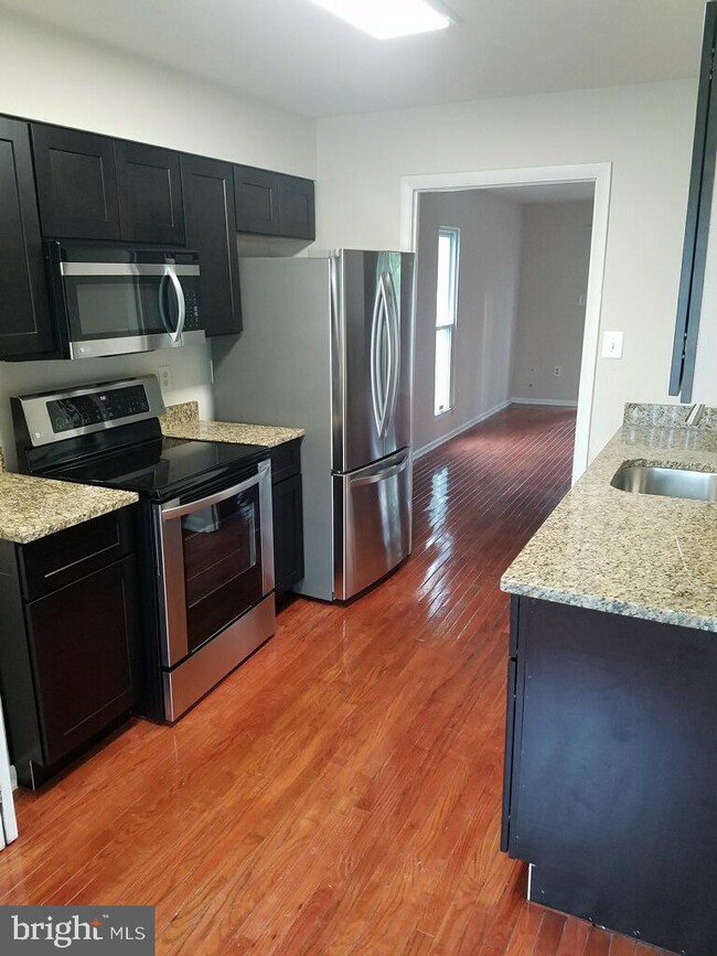 7019 Cipriano Woods Ct, Lanham, MD 20706 - photo 3