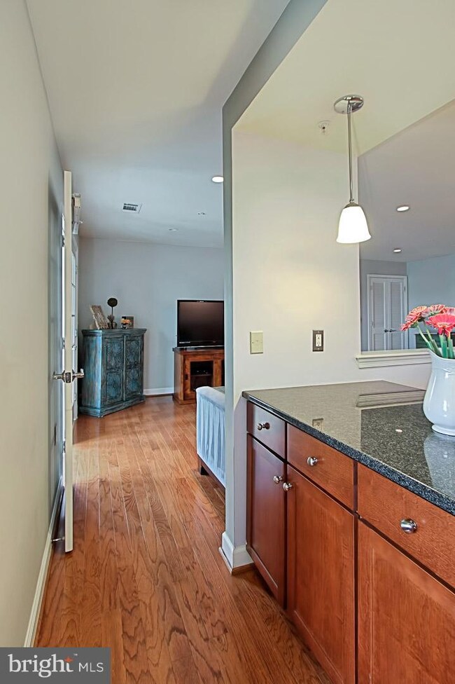 4151 S Four Mile Run Dr unit 403, Arlington, VA 22204 - photo 7