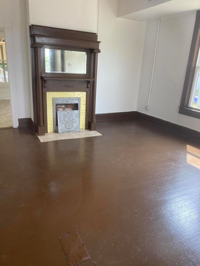 1708 N Main St, Apt B 6
