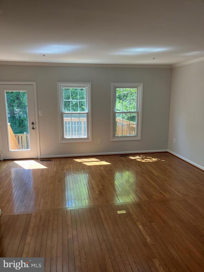 7856 Blue Gray Cir, Manassas, VA 20109 - photo 5