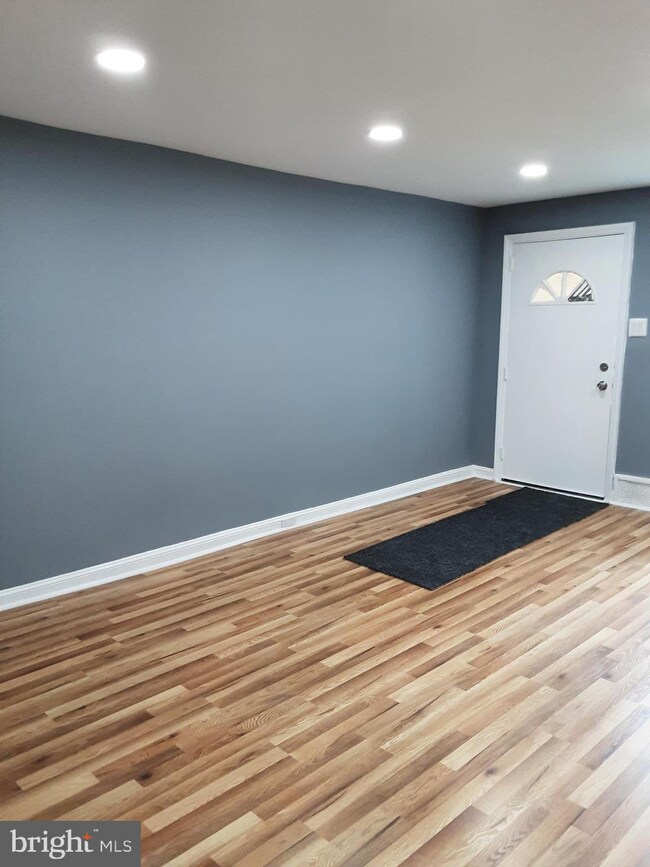 72 Mermont Cir, Darby, PA 19023 - photo 5