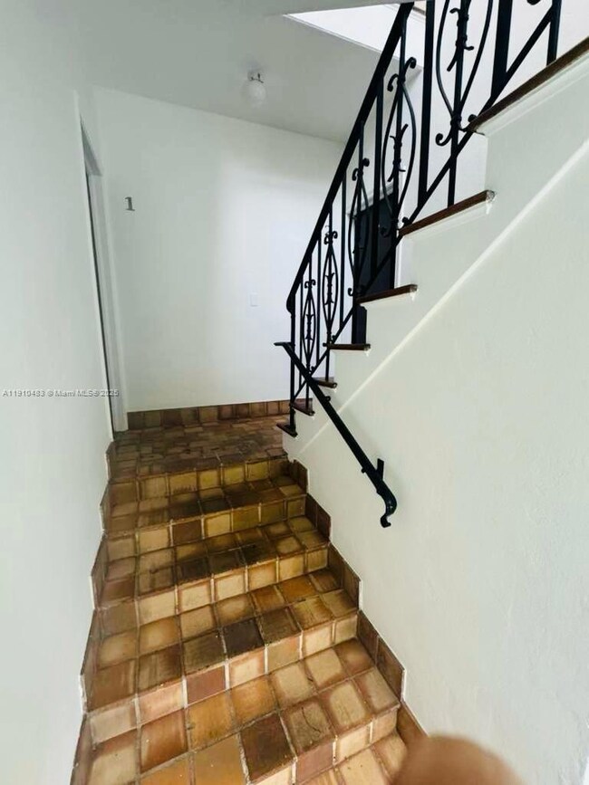 315 W 28th St unit 5, Miami Beach, FL 33140 - photo 5