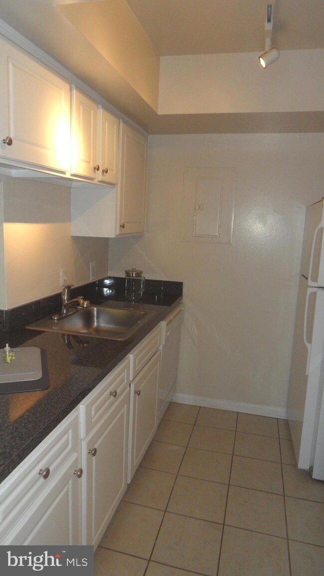 18336 Streamside Dr unit 102, Gaithersburg, MD 20879 - photo 7