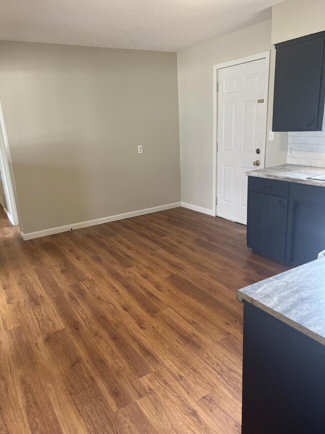 Kitchen dining area