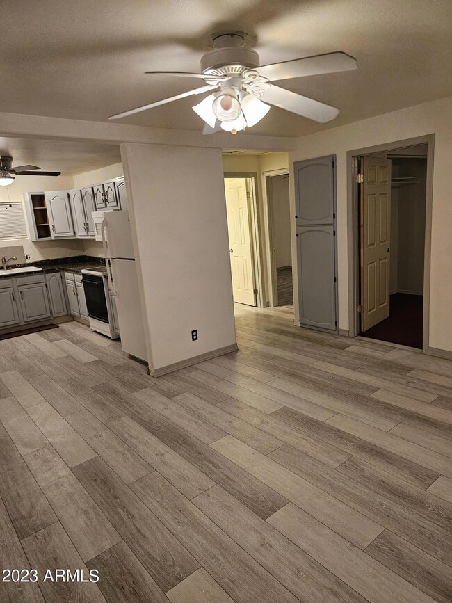 126 N Stapley Dr, Mesa, AZ 85203 - photo 4