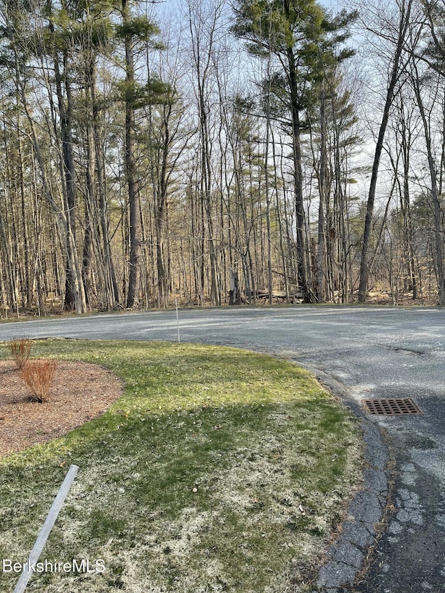 cul de sac at end of eastbrook