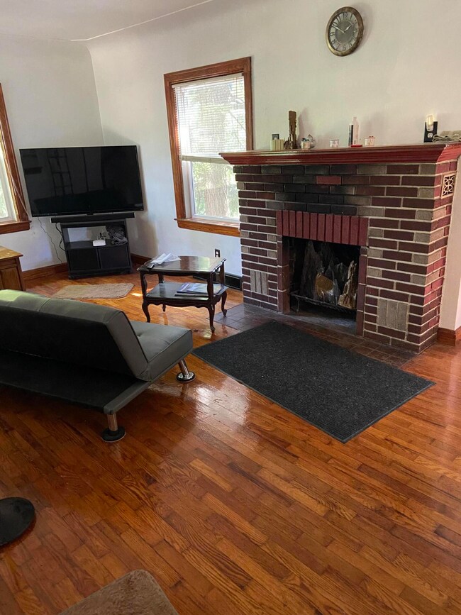 1074 E Hile liv fireplace
