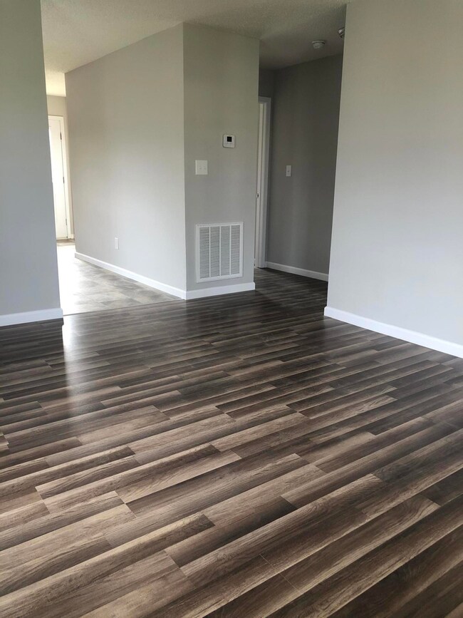 1710 E Millard St, Johnson City, TN 37601 - photo 4