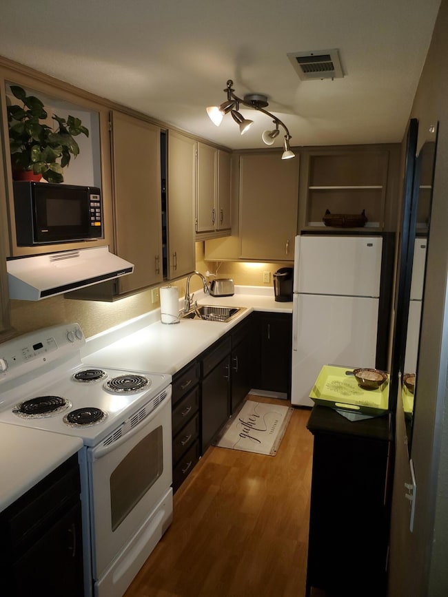 2810 N Arcadia Ct unit 214, Palm Springs, CA 92262 - photo 4