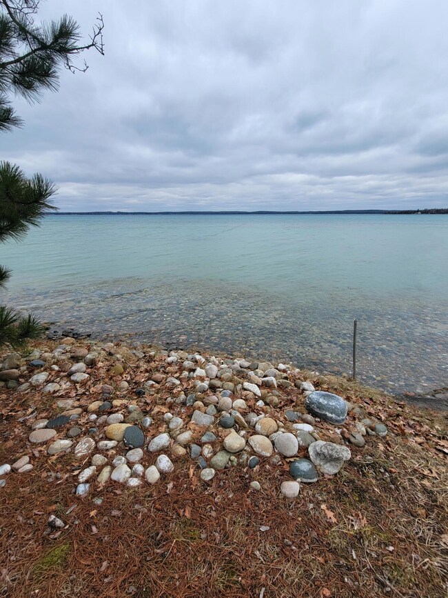Higgins Lake Access