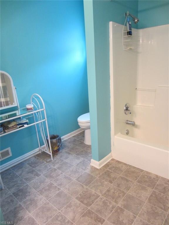 Master bath with shower/tub.