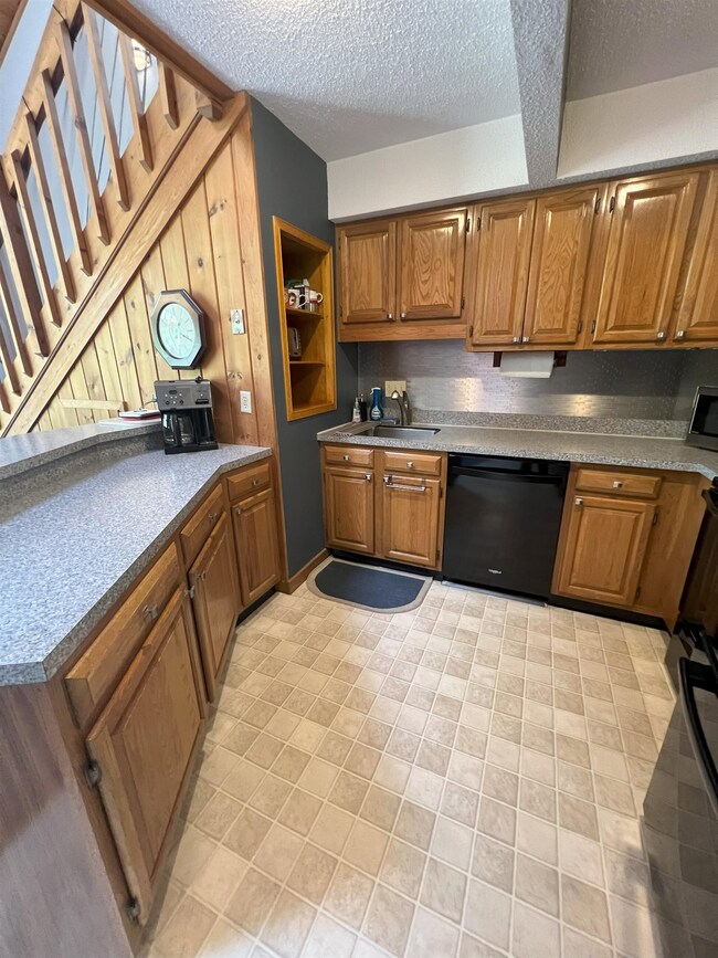 20 Marcalus unit 4, Lincoln, NH 03251 - photo 5