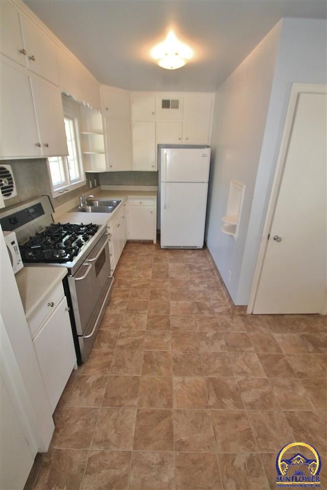 1715 SW Pembroke Ln, Topeka, KS 66604 - photo 5