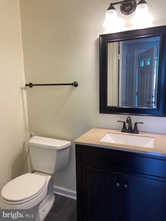 8677 Bent Arrow Ct, Springfield, VA 22153 - photo 6