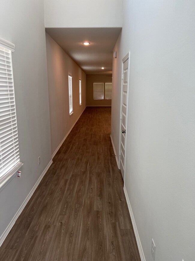 10918 Holly Briar Ct, Tomball, TX 77375 - photo 4