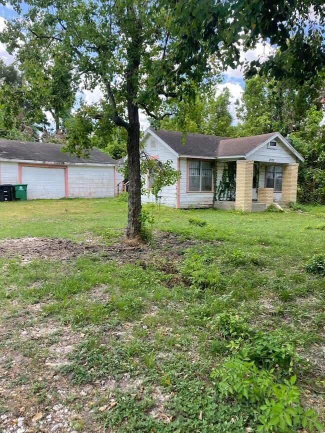 2113 Dewalt St, Houston, TX 77088 - photo 6