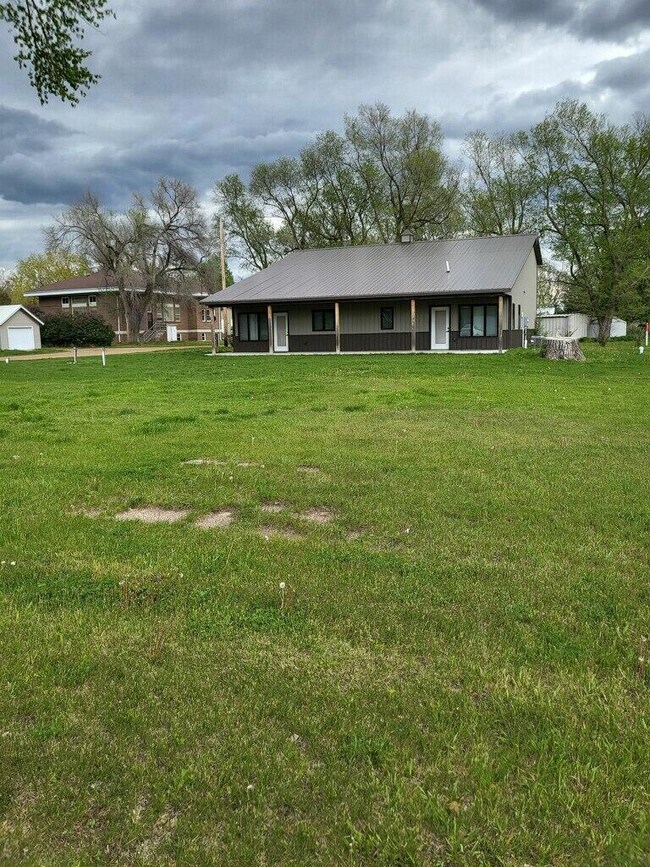 109 E 4th St, Fulton, SD 57340 - photo 2