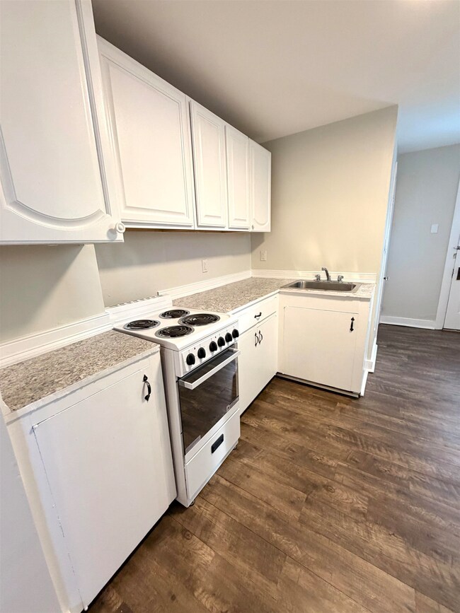 39 Mead St unit 1, Manchester, NH 03104 - photo 5