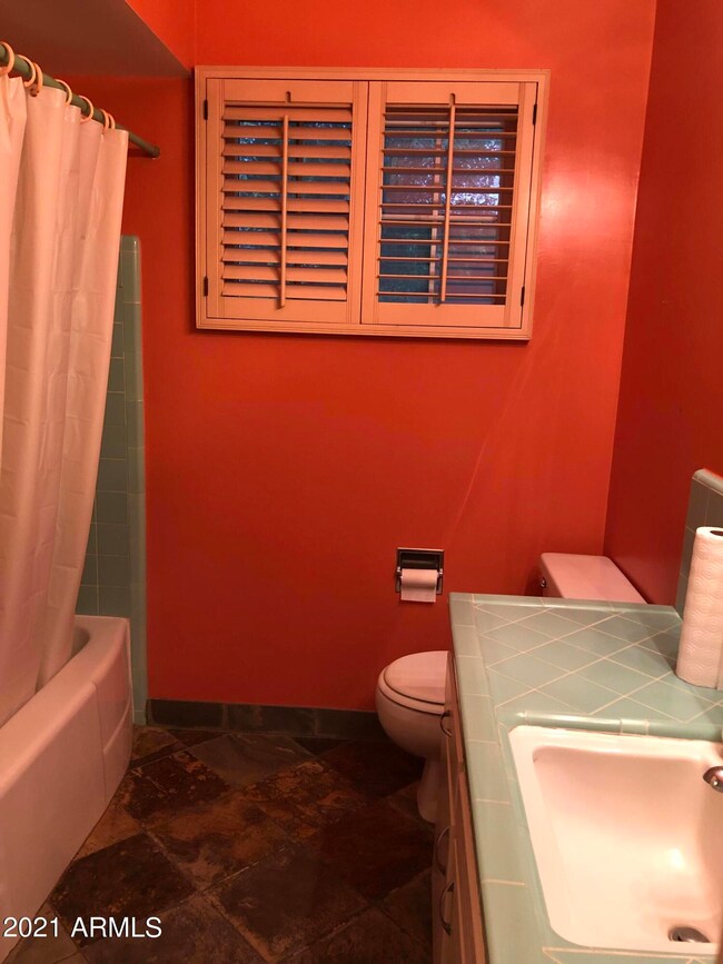 328 E Solana Dr, Tempe, AZ 85281 - photo 5