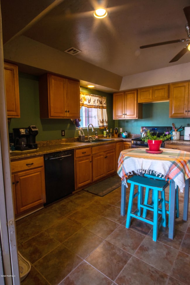 21355 N Ridgeview Rd, Paulden, AZ 86334 - photo 5