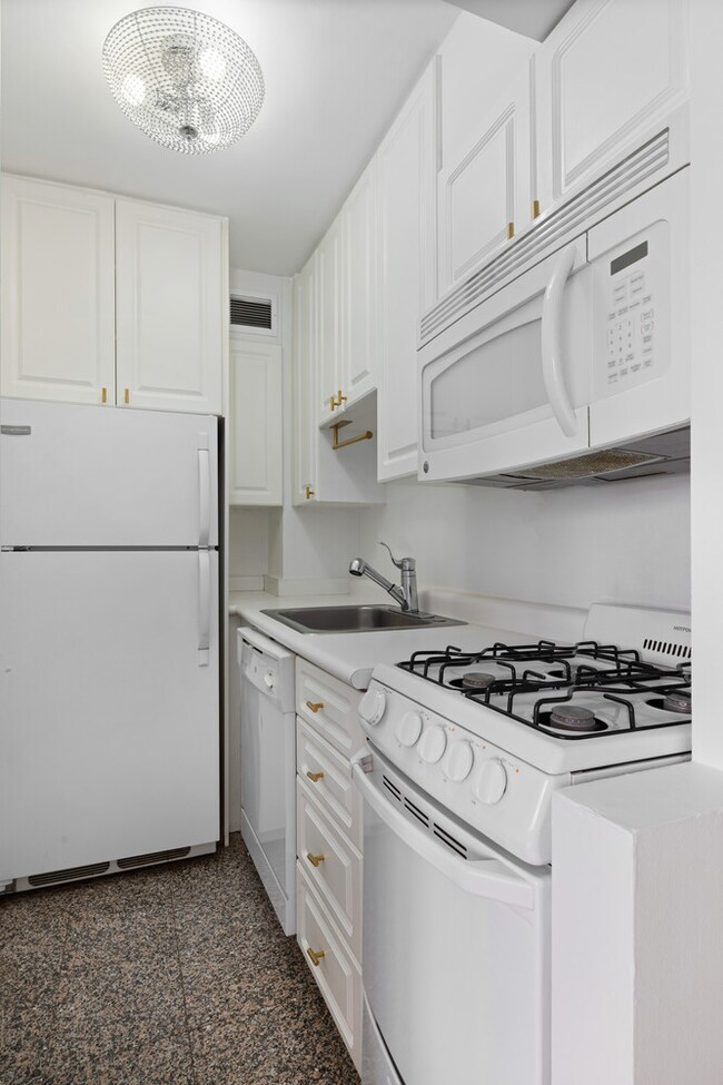 The Royal York unit W-11B, New York, NY 10065 - photo 5