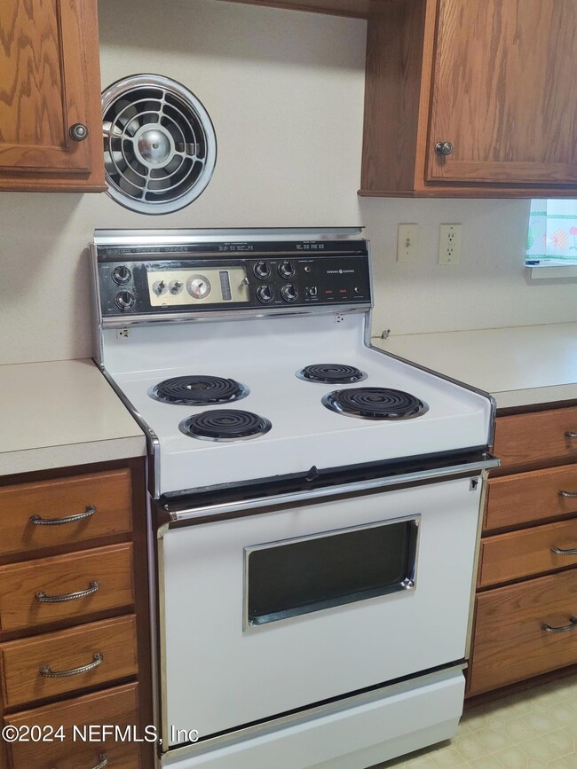 6030 Mizzell Dr, Jacksonville, FL 32205 - photo 7