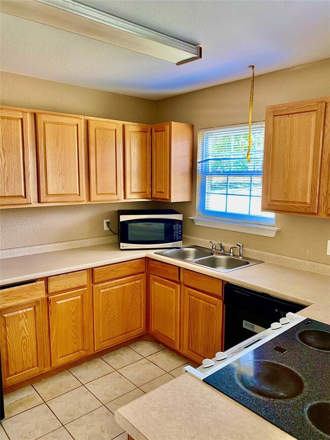 3904 Country Meadows Rd, Granbury, TX 76049 - photo 5