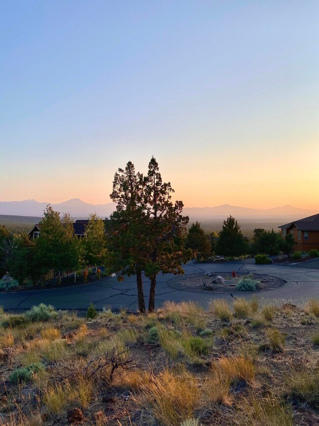 1220 Sweeping View Ct, Redmond, OR 97756 - photo 4