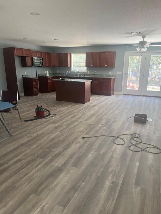 402 Letitia Ave N, Douglas, GA 31533 - photo 2